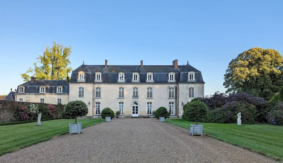 Visit Park and Castle Groirie, France